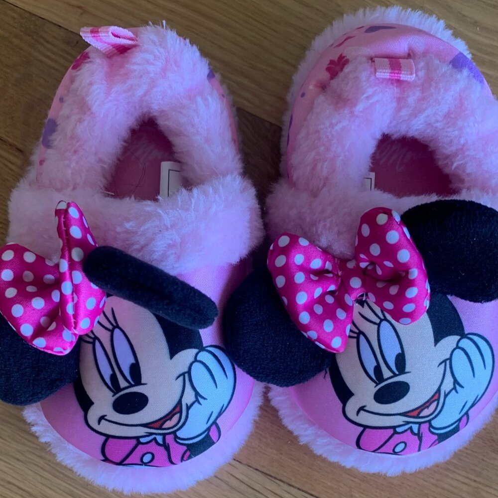 Minnie Mouse Slippers for Toddlers. Pink.  Size 5/6